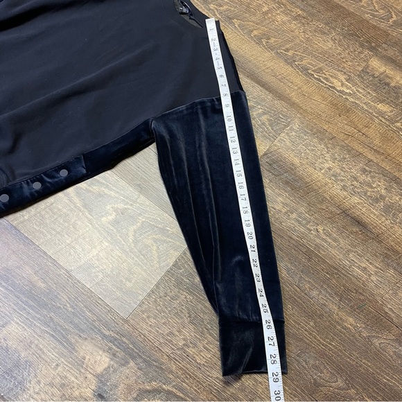 Athleta Retroplush Velvet Crewneck Sweatshirt Snap Sides Oversized Black Small - Picture 12 of 14
